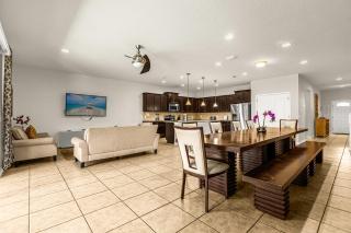 Dream Getaway Modern 9-Bedroom Vacation Home - 1