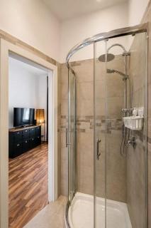 Wake up in Naples City Center 4 Guests - 3