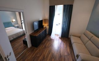 Wake up in Naples City Center 4 Guests - 9