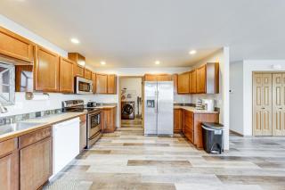 Walk to Town! Charming La Conner Home - 4