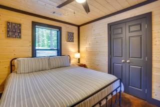 Family & Pet Friendly! Murray Cabin w/ Lake Access - 5