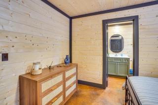 Family & Pet Friendly! Murray Cabin w/ Lake Access - 4