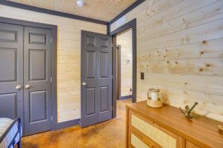 Family & Pet Friendly! Murray Cabin w/ Lake Access - 3