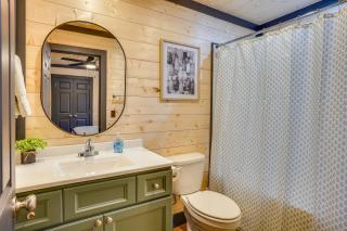 Family & Pet Friendly! Murray Cabin w/ Lake Access - 2