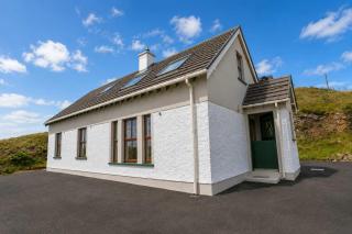 Spacious 4 Bed House By Travel Lets Gweedore - 1