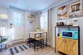 New & Modern Basement Suite - St Clair Hotel - 7
