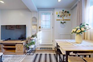 New & Modern Basement Suite - St Clair Hotel - 4
