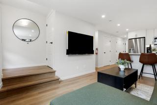 New Modern 1Br Condo Near Airport - 4