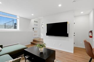 New Modern 1Br Condo Near Airport - 8
