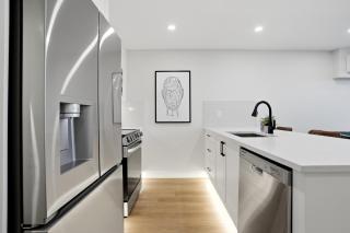 New Modern 1Br Condo Near Airport - 2