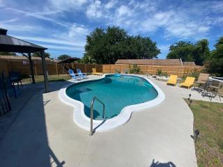 3 Bedroom 2 Bath Private Pool Home Near Beaches - 0