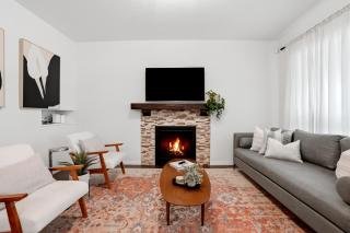 Luxury Cranston Home King Beds 77 TV BBQ - 3