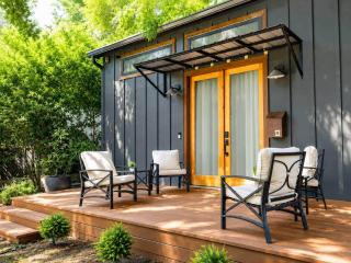 Mid-Century Tiny House - 0