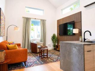 Mid-Century Tiny House - 8
