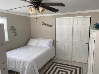 3 Bedroom 2 Bath Private Pool Home Near Beaches - 7