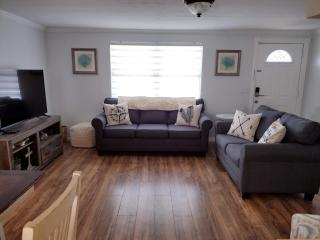 3 Bedroom 2 Bath Private Pool Home Near Beaches - 5