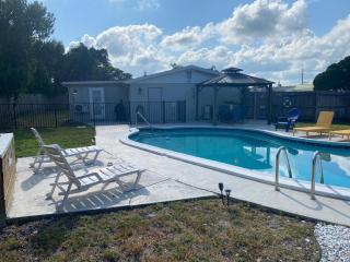 3 Bedroom 2 Bath Private Pool Home Near Beaches - 1