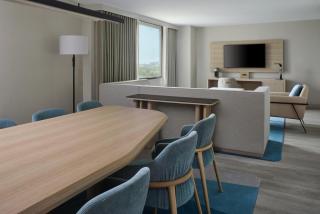 Toronto Airport Marriott Hotel - 2