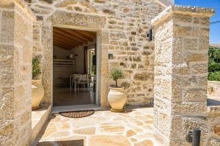 Lithos Luxury Home - 7