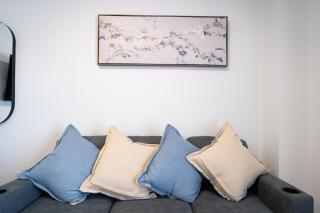 2BR Cozy Retreat, Close to Falls with Free Parking & Wine - 1