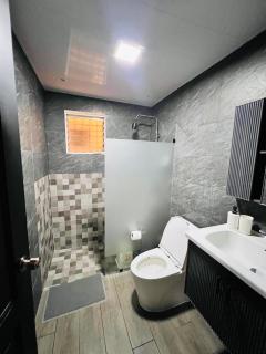 3BR Condo King Suite AC Wi-Fi, Sto Dgo Este - 2