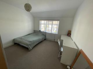 Spacious 3 Bed House near Heathrow & Twickenham - 7