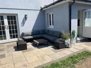 Spacious 3 Bed House near Heathrow & Twickenham - 5