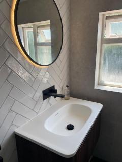 Spacious 3 Bed House near Heathrow & Twickenham - 2