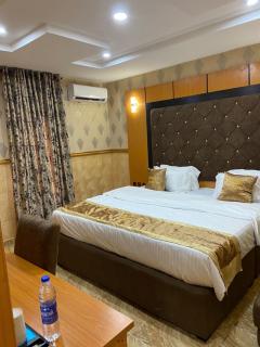 Goldstep Hotel Asaba - 2