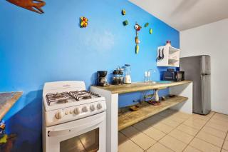 Quaint Condo close to Beach and Plaza - 8