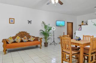 Quaint Condo close to Beach and Plaza - 5
