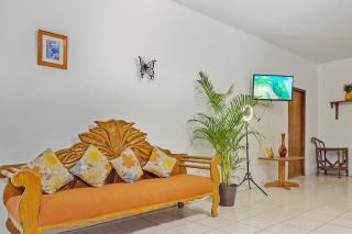 Quaint Condo close to Beach and Plaza - 4