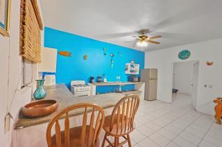 Quaint Condo close to Beach and Plaza - 2