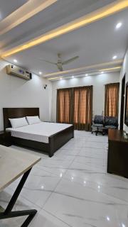 Luxury 3 Bed Flat in Bahria Town Lahore - 9