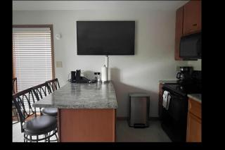 Ground Floor! Lakefront! Pool! ! Convenient Fishing! STAIRS OPTIONAL! - Osage Beach - 4