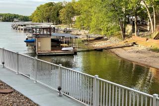 Ground Floor! Lakefront! Pool! ! Convenient Fishing! STAIRS OPTIONAL! - Osage Beach - 0