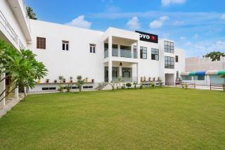 SPOT ON R M Hotel - 1