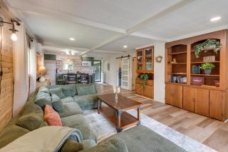 Cozy Maine Lakefront Cabin Rental - 5