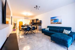 Luxury 3-Bed Seafront Apt-Mellieħa Bay-Jacuzzi - 0