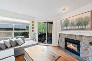 Luxe 2-Bed Ski-in Ski-out, On Hill - 7