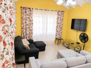 Beachy Cottage I Kitchen I Wi-Fi I Shaded Cabana I Parking - 4