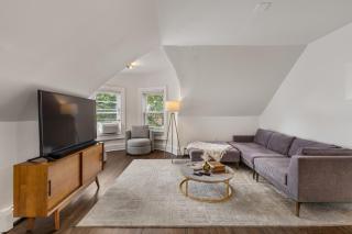 Family Home Near NYC Free Parking Renovated - 9