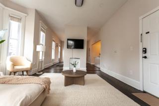 Spacious Family Home Near NYC Private Parking - 7