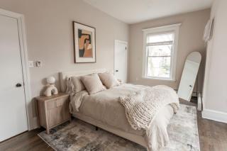 Spacious Family Home Near NYC Private Parking - 5