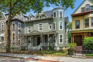 Spacious Family Home Near NYC Private Parking - 1