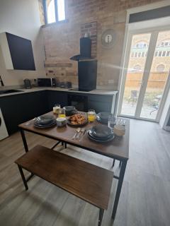 Modern 2 bed house Near Town Centre - 9