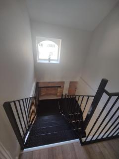 Modern 2 bed house Near Town Centre - 6