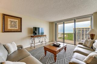Beachfront Marco Island Condo w/ Pool Access! - 1