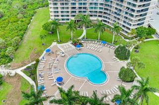 Beachfront Marco Island Condo w/ Pool Access! - 6