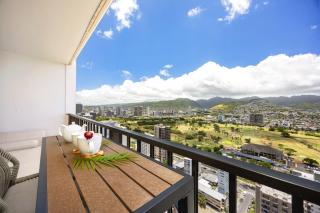 37th-floor retreat with lanai, pool, & scenic views - 1